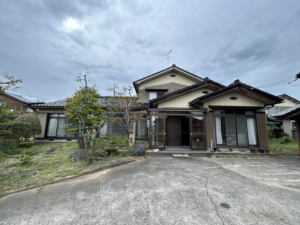 砺波市石丸、中古一戸建ての外観画像です