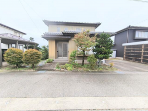 砺波市秋元、中古一戸建ての外観画像です