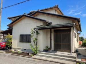砺波市鷹栖、中古一戸建ての外観画像です