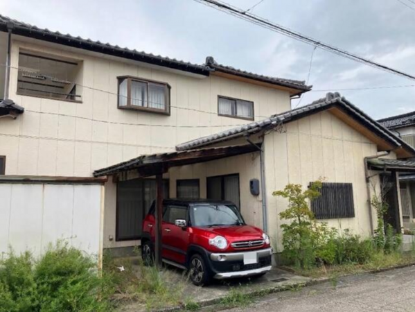 砺波市鷹栖、中古一戸建ての外観画像です