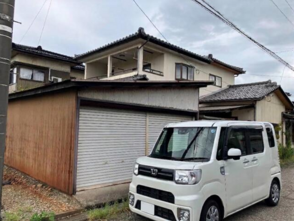 砺波市鷹栖、中古一戸建ての外観画像です