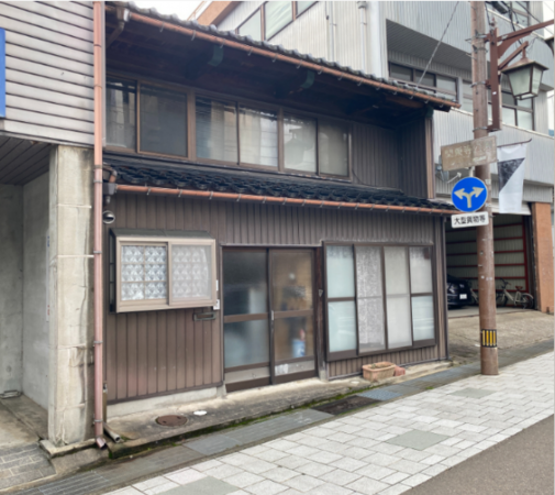 南砺市本町、中古一戸建ての外観画像です