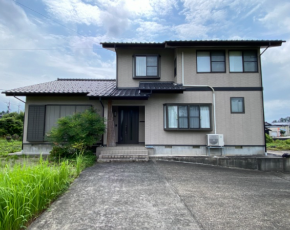 南砺市井口、中古一戸建ての外観画像です