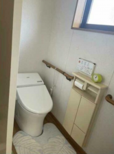 南砺市高儀、中古一戸建てのトイレ画像です