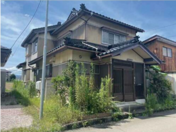 南砺市高儀、中古一戸建ての外観画像です