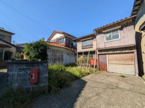 小矢部市西町、中古一戸建ての外観画像です
