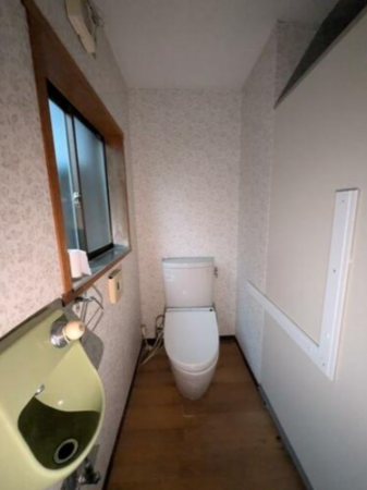 南砺市北川、中古一戸建てのトイレ画像です