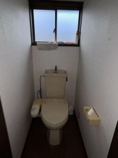 南砺市法林寺、中古一戸建てのトイレ画像です