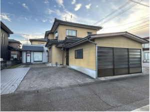 南砺市法林寺、中古一戸建ての外観画像です