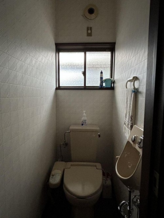 南砺市法林寺、中古一戸建てのトイレ画像です