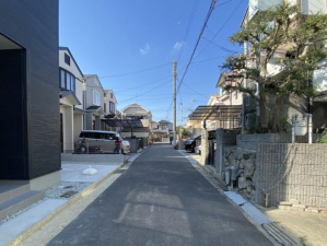 神戸市垂水区星陵台、新築一戸建ての前面道路を含む現地写真画像です