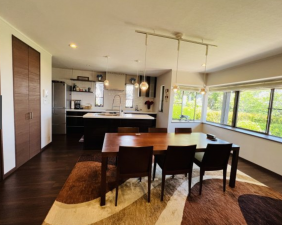 神戸市垂水区塩屋町、中古一戸建ての居間画像です