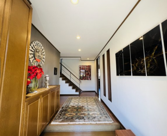 神戸市垂水区塩屋町、中古一戸建ての玄関画像です