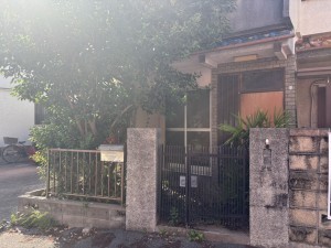 神戸市垂水区仲田、中古一戸建ての玄関画像です