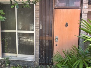 神戸市垂水区仲田、中古一戸建ての玄関画像です