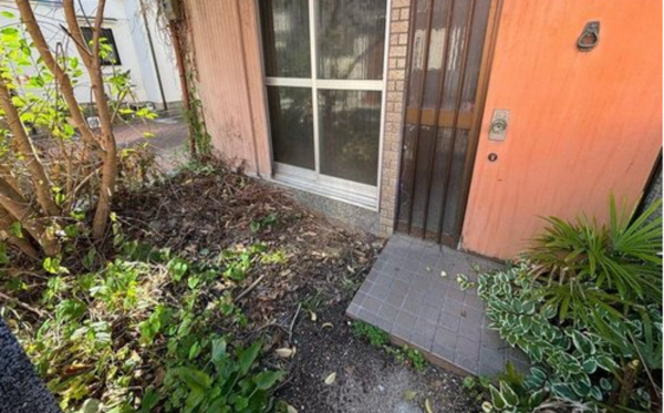 神戸市垂水区仲田、中古一戸建ての玄関画像です