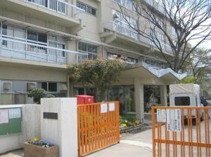 神戸市垂水区舞子台、中古一戸建ての小学校画像です