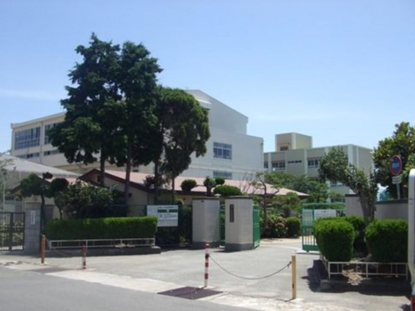 神戸市垂水区舞子台、中古一戸建ての中学校画像です