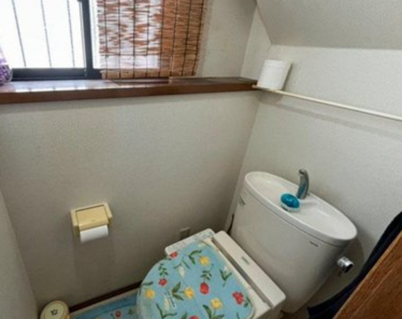 神戸市垂水区舞子台、中古一戸建てのトイレ画像です