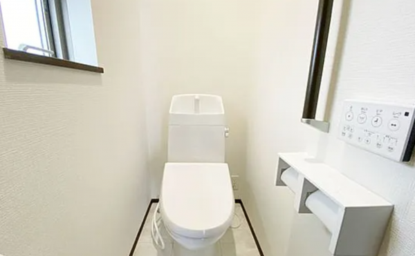 神戸市垂水区狩口台、新築一戸建てのトイレ画像です