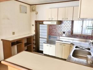 神戸市垂水区歌敷山、中古一戸建てのキッチン画像です