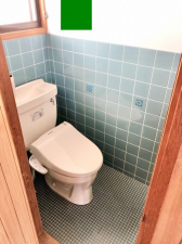 神戸市垂水区歌敷山、中古一戸建てのトイレ画像です