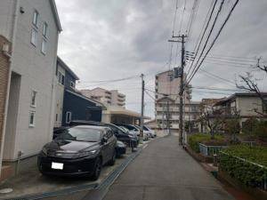 神戸市垂水区南多聞台、中古一戸建ての駐車場画像です