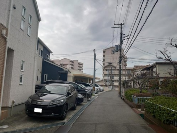 神戸市垂水区南多聞台、中古一戸建ての駐車場画像です
