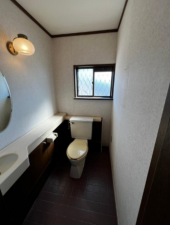 神戸市垂水区霞ケ丘、中古一戸建てのトイレ画像です