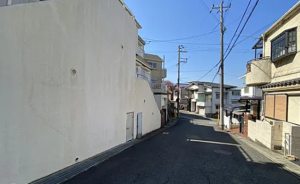 神戸市垂水区舞子坂、中古一戸建ての前面道路を含む現地写真画像です