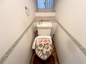 神戸市垂水区舞子坂、中古一戸建てのトイレ画像です