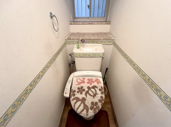 神戸市垂水区舞子坂、中古一戸建てのトイレ画像です