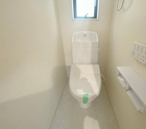 神戸市垂水区北舞子、新築一戸建てのトイレ画像です