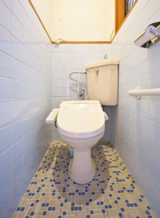 神戸市垂水区歌敷山、中古一戸建てのトイレ画像です