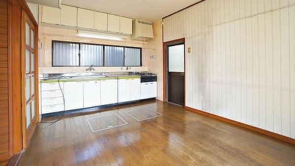 神戸市垂水区歌敷山、中古一戸建ての居間画像です