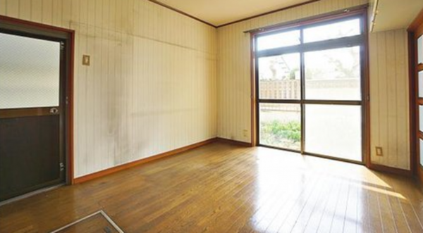 神戸市垂水区歌敷山、中古一戸建ての居間画像です