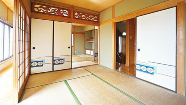 神戸市垂水区歌敷山、中古一戸建ての居間画像です