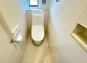 神戸市垂水区西舞子、新築一戸建てのトイレ画像です