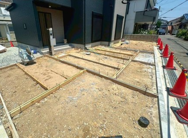 神戸市垂水区西舞子、新築一戸建ての前面道路を含む現地写真画像です