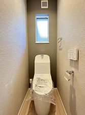 神戸市垂水区星陵台、新築一戸建てのトイレ画像です