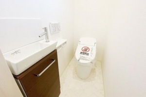 神戸市垂水区北舞子、新築一戸建てのトイレ画像です