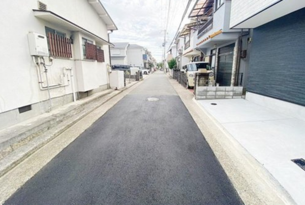 神戸市垂水区北舞子、新築一戸建ての前面道路を含む現地写真画像です