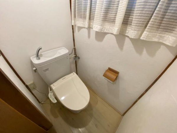 神戸市垂水区霞ケ丘、中古一戸建てのトイレ画像です