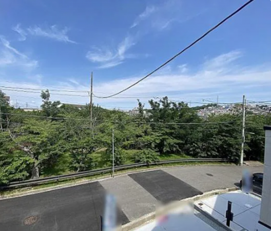 神戸市垂水区南多聞台、新築一戸建ての前面道路を含む現地写真画像です