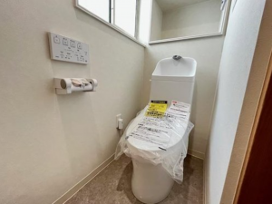 神戸市垂水区星陵台、中古一戸建てのトイレ画像です