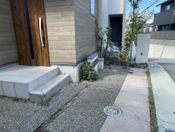 神戸市垂水区高丸、中古一戸建ての駐車場画像です