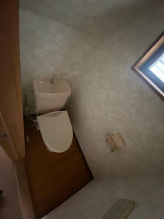 神戸市垂水区星陵台、中古一戸建てのトイレ画像です