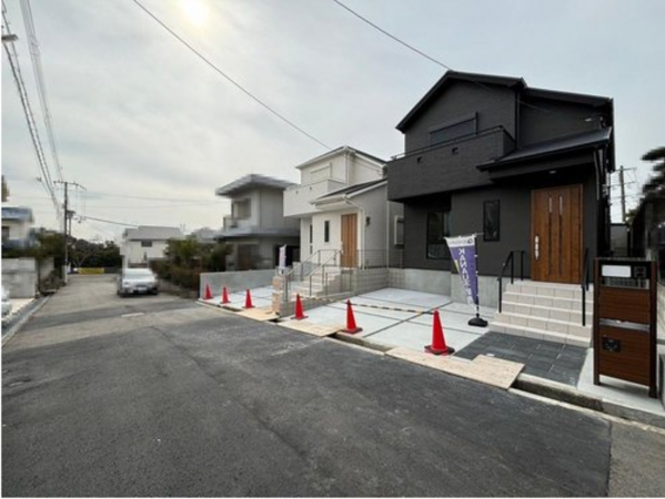 神戸市垂水区南多聞台、新築一戸建ての前面道路を含む現地写真画像です