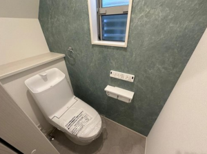 神戸市垂水区美山台、新築一戸建てのトイレ画像です