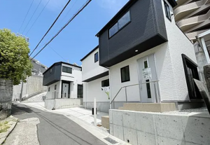 神戸市垂水区歌敷山、新築一戸建ての前面道路を含む現地写真画像です
